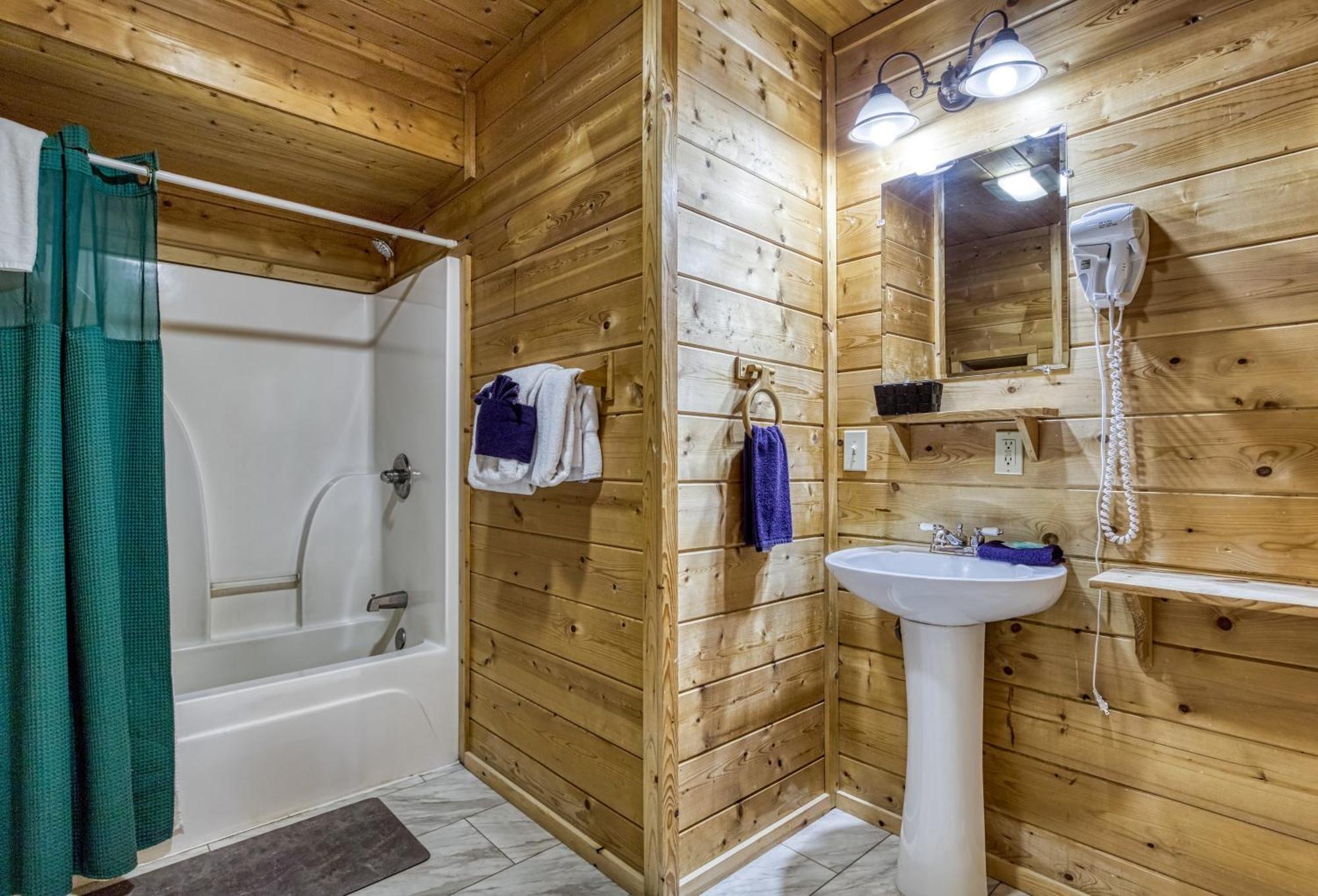 Sweet Seclusion, Hot Tub, Air Hockey, Wifi, 1089 Free Tickets Each Paid Day, Dollywood And More Sevierville Exterior photo