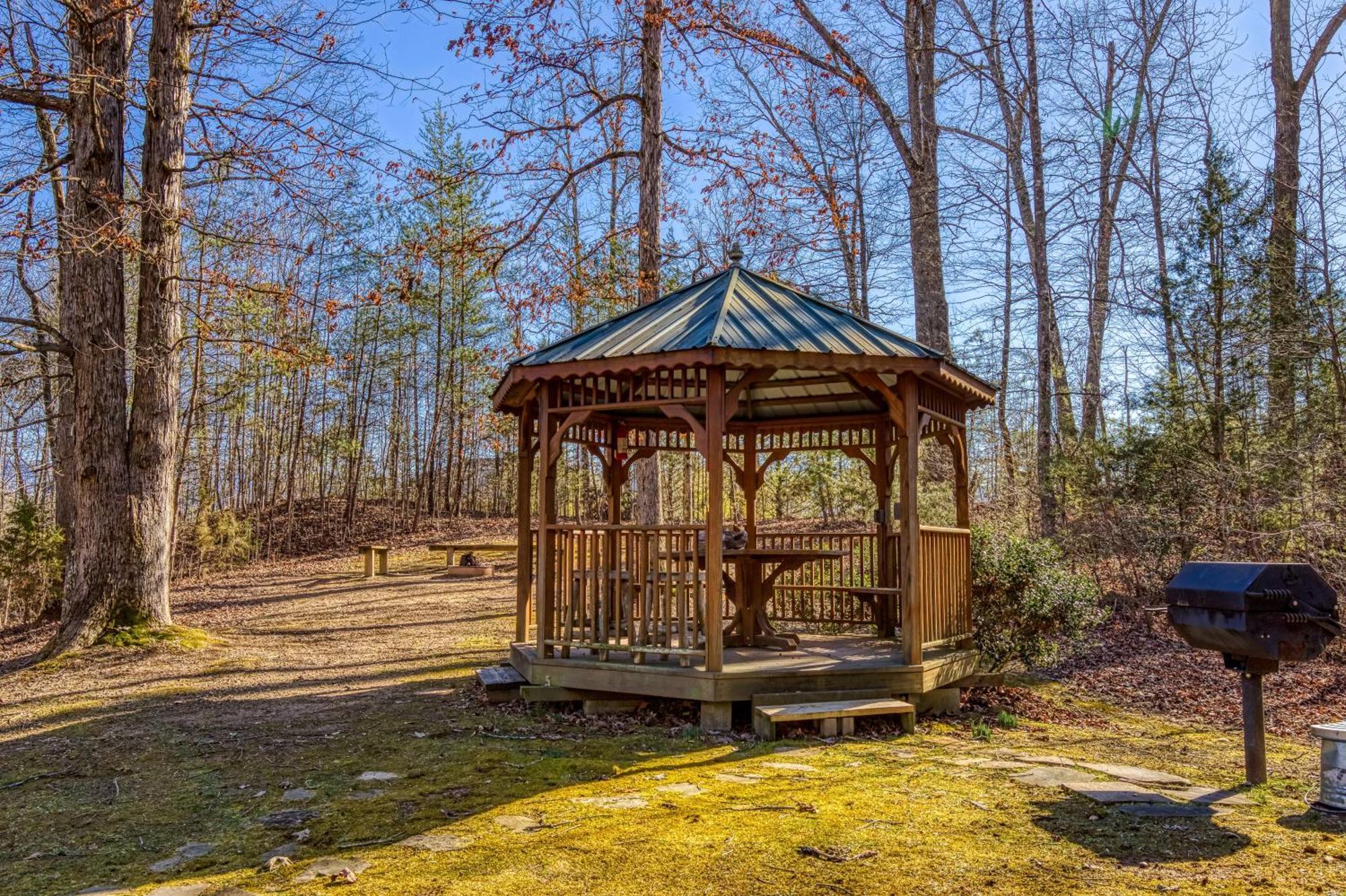 Sweet Seclusion, Hot Tub, Air Hockey, Wifi, 1089 Free Tickets Each Paid Day, Dollywood And More Sevierville Exterior photo